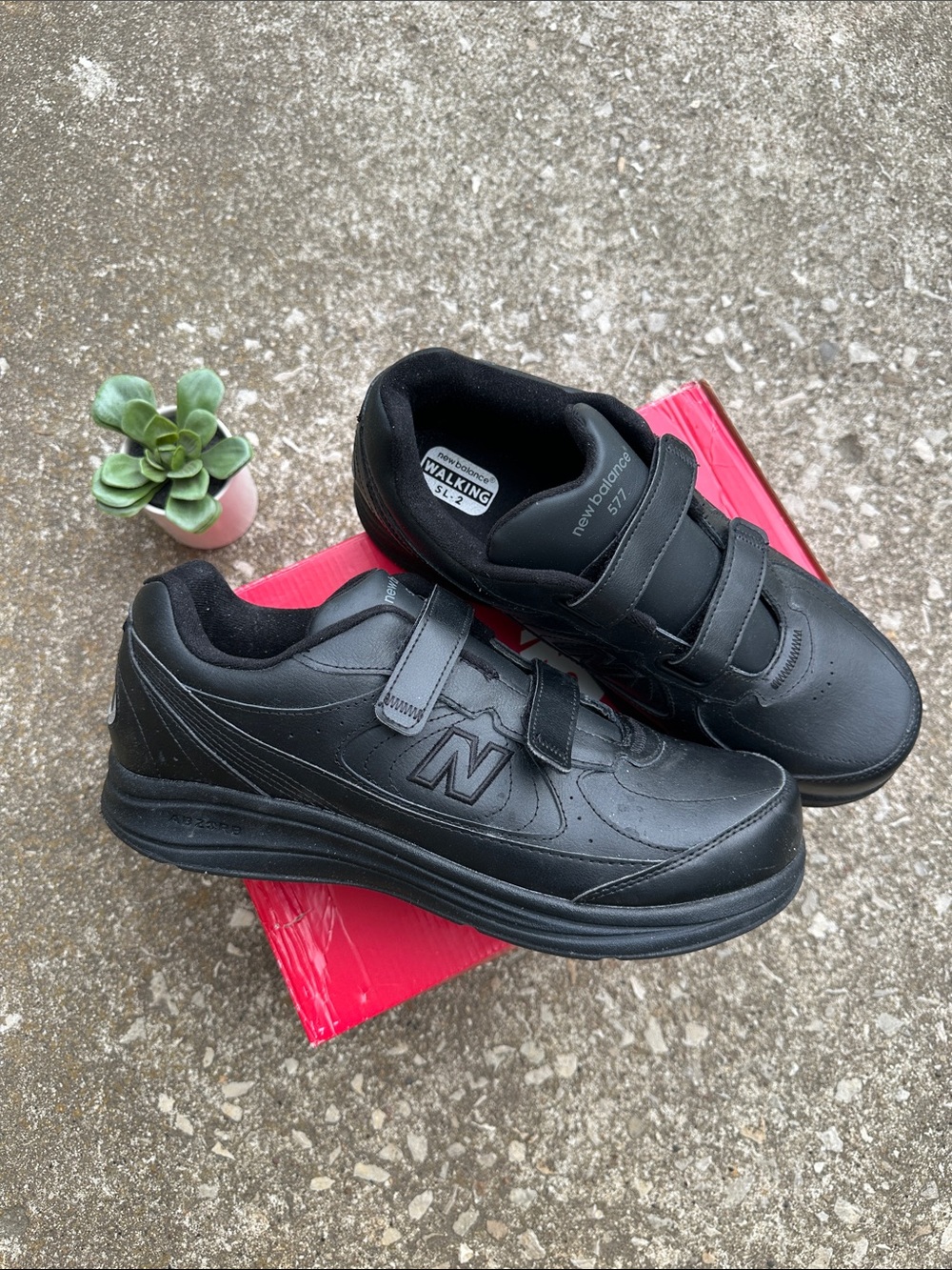 New Balance | Men’s Velcro Closure Black 577 Walking Shoes Wide